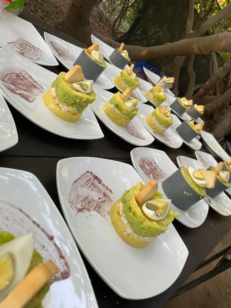 Bocaditos individuales de palta y huevo
