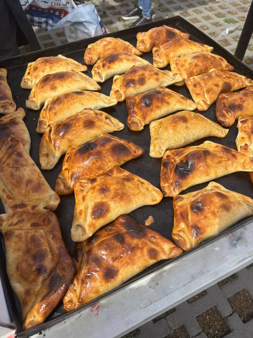 Bandeja de empanadas horneadas para encargo